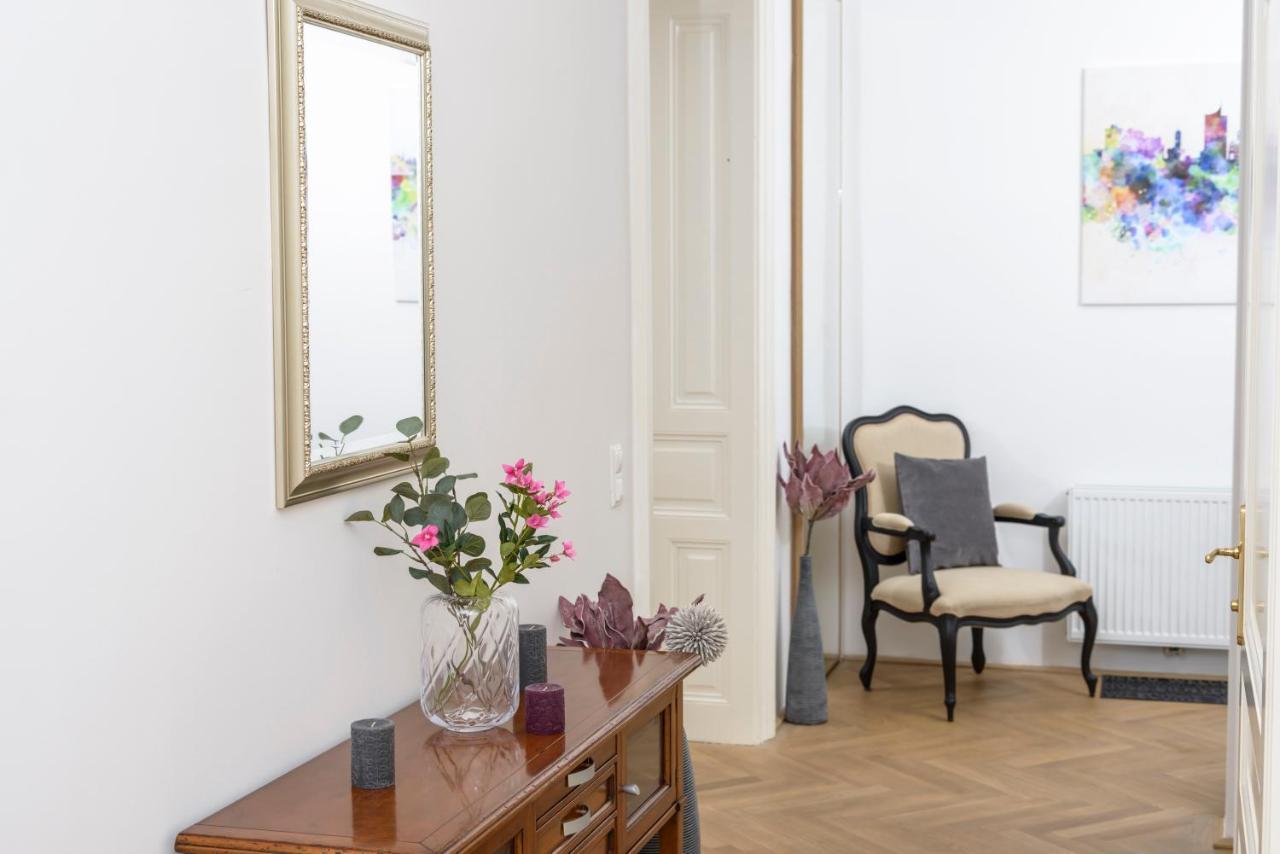 וינה Senator Suite Stephansplatz By Ichbucheat מראה חיצוני תמונה