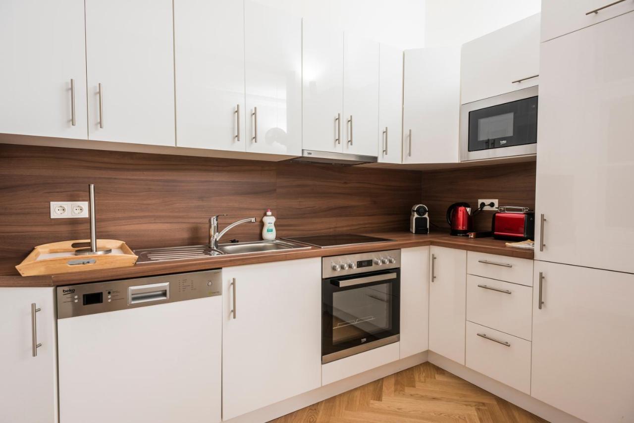וינה Senator Suite Stephansplatz By Ichbucheat מראה חיצוני תמונה