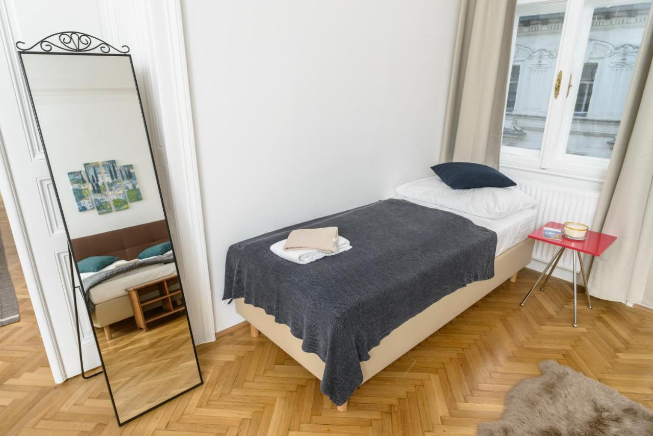וינה Senator Suite Stephansplatz By Ichbucheat מראה חיצוני תמונה