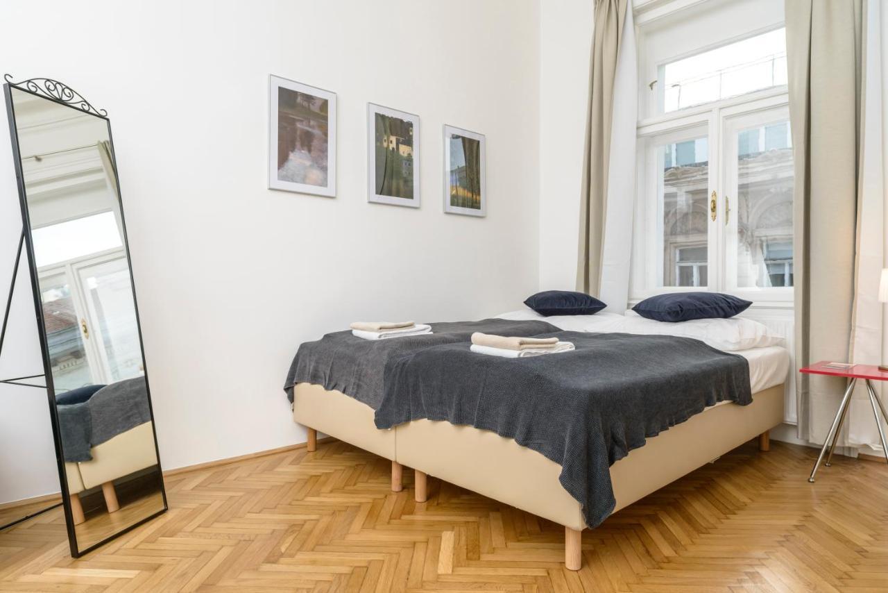 וינה Senator Suite Stephansplatz By Ichbucheat מראה חיצוני תמונה